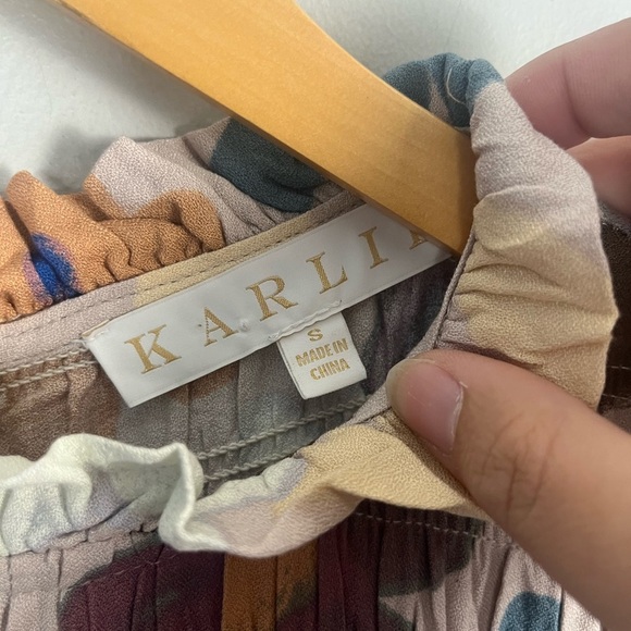 Karlie tiered smocked maxi floral dress size small neutral long sleeve - Picture 3 of 6